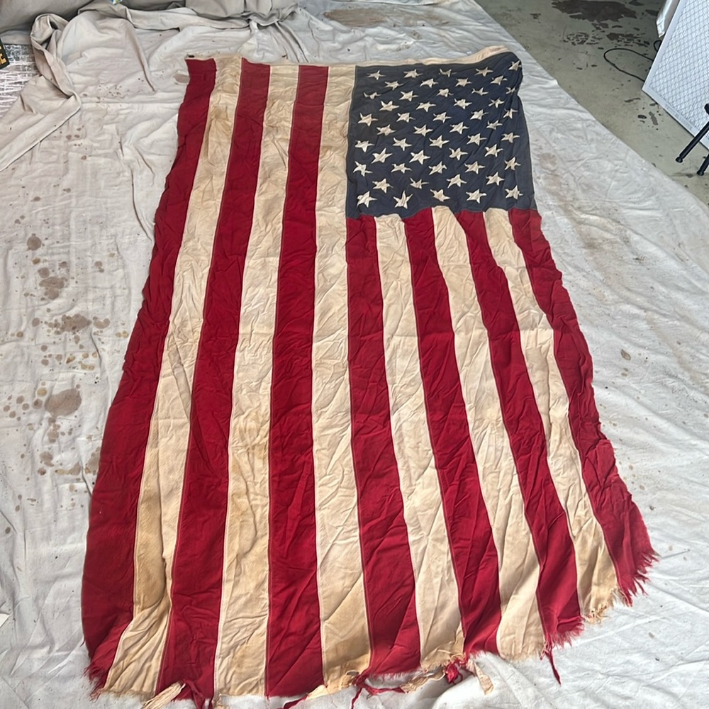 🇺🇸 Large vintage United States flag with 50 stars. 🇺🇸 56” x 105”